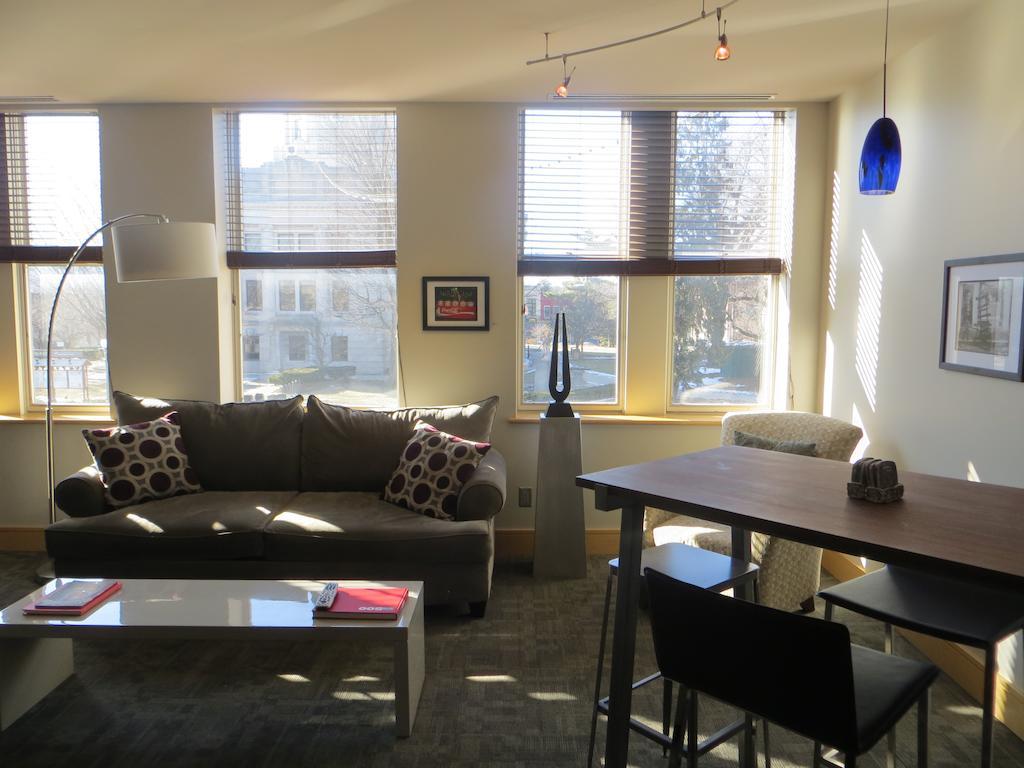Suites At 118 بلومنقتون الغرفة الصورة